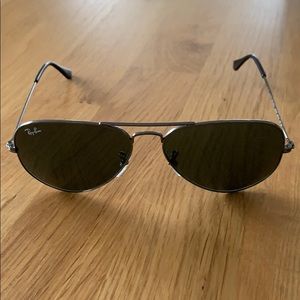 Classic Ray-Ban Aviator Sunglasses
